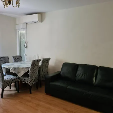 Con Bano Privado- En Casa Familiar Beatriz Valencia