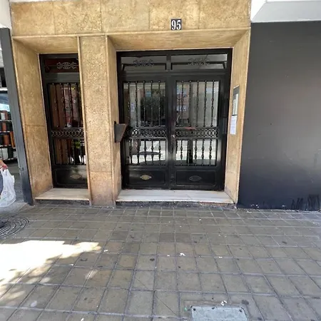 Quarto em Acomodações Particulares Habitación Con Baño Privado- En Casa Familiar Beatriz *